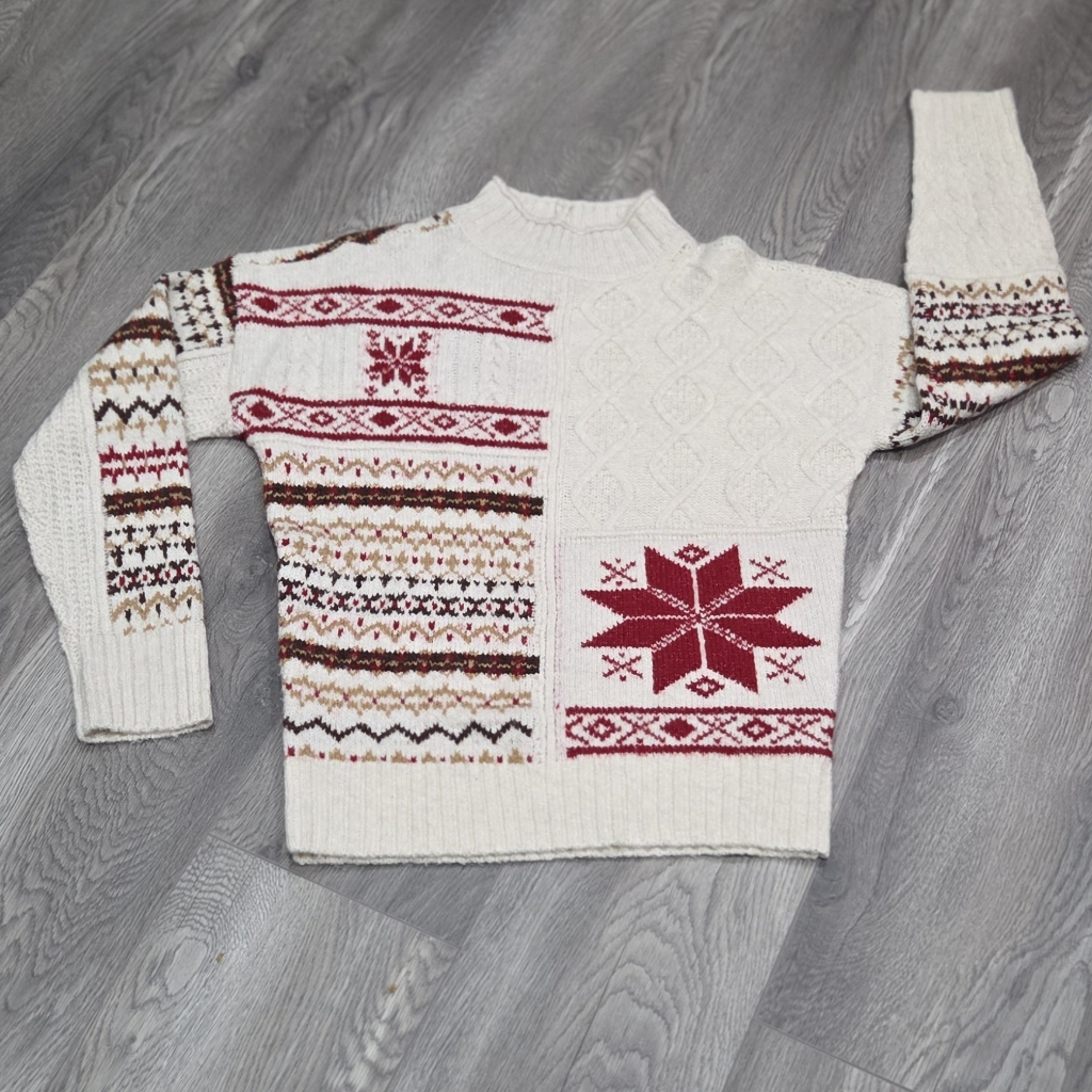American Eagle White And Red Patterned Sweater Size Xs